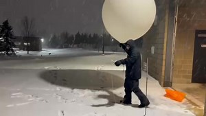 Check out tonight's snowy weather balloon launch! 🎈 Our weather balloons are launched twice per day and give the forecasters a real time look into the atmosphere above us. These observations are particularly useful on days like today when one or two degrees difference above us can change the precipitation type from snow to rain, sleet, or freezing rain. | US National Weather Service Twin Cities Minnesota
