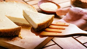 How Do You Know When A Cheesecake Is Set? 3 Effective Tests