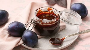 Magiun de prune. Reteta traditionala romaneasca, fara adaos de zahar sau conservanti