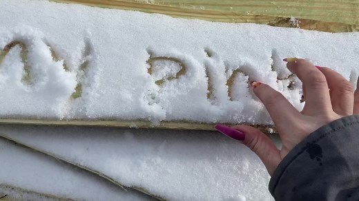 Watch full video on YouTube - link in bio! 😊 . . #asmr #lofiasmr #eevyasmr #fastasmr #tapping #scratching #asmrlofi