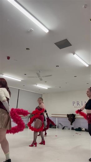 Our burlesque classes aren’t just about learning choreography — they’re about rediscovering your confidence, your body, and your sparkle ✨ Come join us and see what the fuss is all about! 💃 Beginners always welcome. #BurlesqueJourney #ConfidenceBuilding #EmpowerThroughBurlesque #MissKittysMeow | Miss Kitty's Meow - The Art of Burlesque and Cabaret