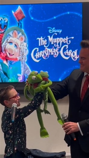 DLUX Puppets on Instagram: "My son and I performing “Bless Us All” from the muppet Christmas Carol using our Robin and Kermit replicas. . . . #dluxpuppets #lasvegaspuppets #puppeteer #puppetshop #puppetmaker #puppetbuilder #muppets #muppet #kermit #kermitthefrog #muppetchristmascarol #blessusall #fatherandson #singer #muppetcollector #muppetchristmas"