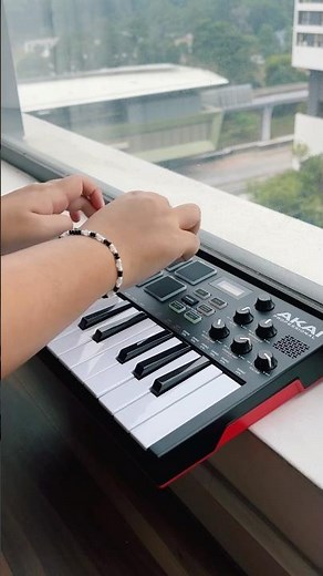 Finger drumming with the Akai MPK Mini Play MkII #akai