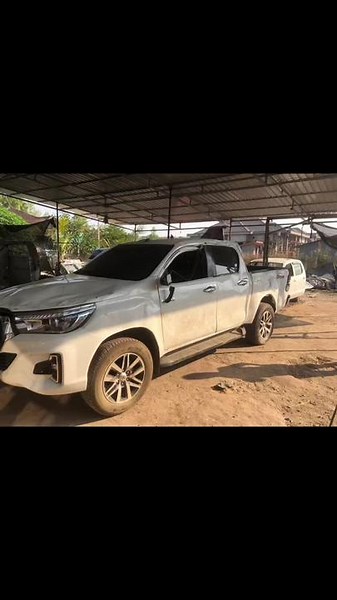 Modern Pickup Truck Repair Process Video