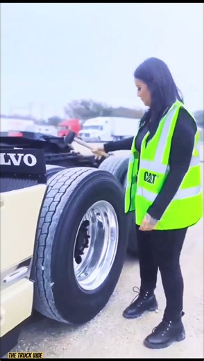 🔥 Elegant & Beautiful Lady Trucker Enjoying the Luxury Highway Life 🚛✨ #ladytrucker #luxurylifestyle