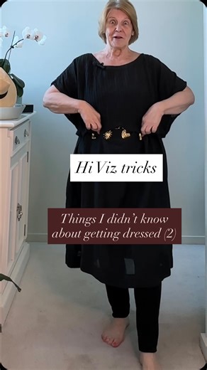 First off in my series on “things I didn’t know about getting dressed” is my big discovery about how and an outfit can have a high viz element, and making sure that I place it somewhere I want people to look rather than somewhere I don’t. In following episodes, I’ll go into lots more detail about what is a high viz element with clothes and accessories and ways I use them strategically. My particular sensitive area is my tummy, but these tricks work for whereever you worry about and want to distr