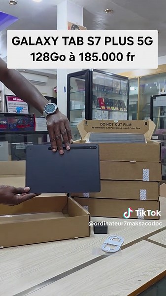 Samsung Galaxy Tab S7 128Go prend en charge jusqu'à 1To Processeur : Qualcomm Snapdragon 865 Plus (Octo-Core jusqu'à 3,09 GHz) ​Mémoire vive (RAM) : 6 Go ou 8 Go ​Stockage : 128 Go ou 256 Go (extensible via microSD jusqu'à 1 To) Écran ​Technologie : Super AMOLED ​Taille : 12,4 pouces ​Définition : WQXGA (2 800 x 1 752 pixels) ​Taux de rafraîchissement : 120 Hz ​Certification : HDR10 Caméra principale - Résolution 13,0 MP 5,0 MP Caméra frontale - Résolution 8,0 MP Appareil photo principal - Flash