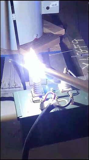 high voltage, high current power supply makes scary arcs 🔥 #tiktokpartner #learnontiktok #scienceexperiments #electronics