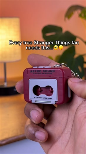The perfect gift for a Stranger Things fan. 📼🩸 This retro cassette lets you record and replay special moments. 🎧✨ #strangerthings #90s #90sthrowback #cassettetape #usamade This retro cassette audio recorder brings back the iconic 80s nostalgia with a fun, vintage design inspired by classic cassette tapes. 📻🕰️ Perfect for recording voice messages, memories, and short audio clips. It’s easy to use, compact, and makes a unique gift for retro lovers and Stranger Things fans. 🎶