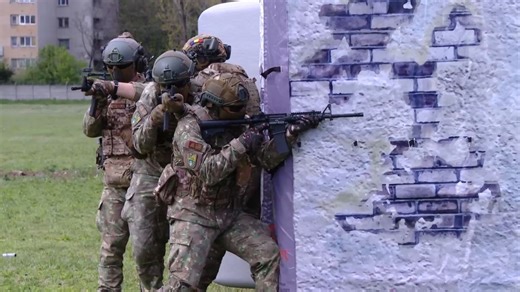 Romanian troops simulate urban warfare to boost military readiness