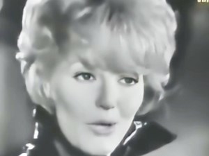 Petula Clark 1964 – Downtown ... 🎧 Watch full this song: https://goldenclassics.dohimusic96.com/petula-clark-1964-downtown/?utm_source=facebook&utm_medium=hreel&utm_campaign=bestgoldenclassics | Best Golden Classics
