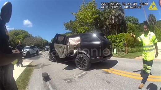 Tiger's trunk got stuck so they had to have a fireman break open his back window to get his golf clubs. The cop asks to see the putter Tiger won all his majors with. #tigerwoodsdui #tigerwoodsarrest #tigerwoods