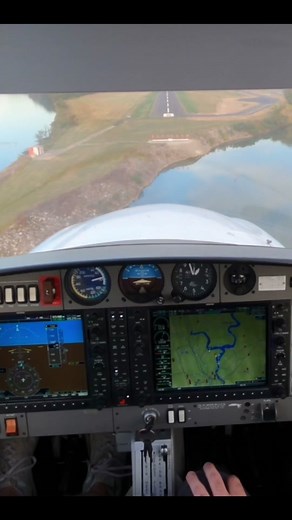 Still getting used to the Diamond DA-40. Its been an amazing plane to fly so far. I can’t go perfect flying this thing 😂 #diamond #da40 #fly #landing #pilot