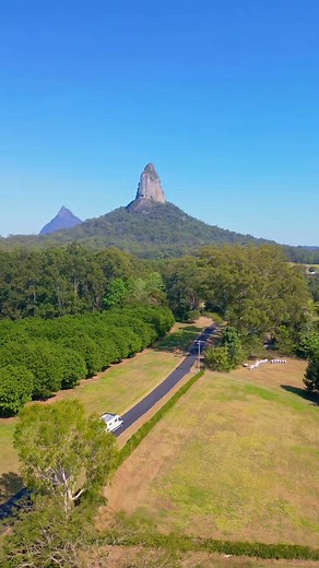 Rest easy, stay longer with the new hassle-free way to create fast shade and shelter ⛅️ New and exclusive to Outback Equipment! 🧰 Strong 6063 aluminium frame 💡 Dimmable dual-colour LED lights 🛞 320gsm Ripstop poly UPF50 rating 📌 Lightweight compact mount ⛺️ Freestanding awning with poles and tie downs included Perfect for sunny beach days outback touring! | Outback Equipment