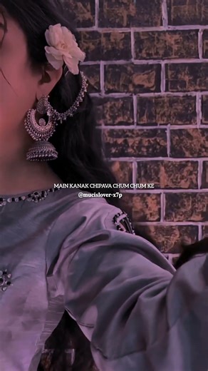 Tu Le Aade Menu Golden Jhumke 🥰💖 | Song Lyrics | #aesthetic #ytshorts #trending #viral #shorts #song