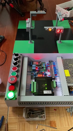 Đèn giao thông sử dụng plc#plc#plcmitsubishi @plc fx3u 14mr #đồ án plc