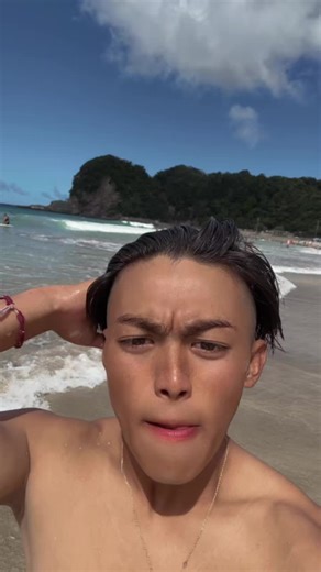 夏休みに海で必ずすること