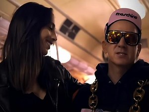 雅思敏真的新生代台布担当了，很有辨识度的台步，现在的模特很少有这么敢扭的（yasminwijnaldum）#model