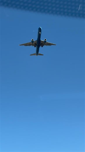 Vice President's plane conducts touch-and-go training in Greensboro, NC