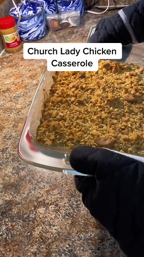 #redneckkitchen #cookingonabudget #budgetkitchen #hometowncooking #simplerecipes #easydinners #chickencasserole #churchlady #churchladyfood