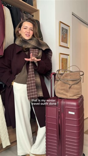 Danira • Style made Simple on Instagram: "🇺🇸🛩️🇧🇦 I’ve got my outfit formula DOWN for international flights 🤎🛩️🐻 Comment “travel” and I’ll send ya the links. Pants also come in black and green if you’re not a psychopath like me and don’t want to travel in white 😂 SEE YOU IN THE MOTHERLANDDDDD 🇧🇦 https://liketk.it/5Ix5v #traveloutfit #planeoutfit #comfortableoutfit #flyingtoeurope"