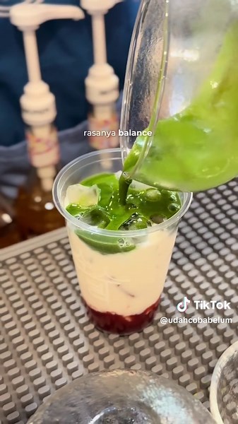 NEW✨ Korean dessert cafe baru di Central Park! Namanya SunSuBing, premium Korean dessert cafe specialize di bingsu! Menu nya unik” sampe ada artisan bingsu yang ga ada di tempat lain Teksturnya legit selembut salju, ga gampang cair, katanya mesinnya juga dibawa dari Korea langsung Ada ceremonial matcha juga, akhirnya ya bisa nge matcha juga di CP! ‼️ Btw bakal Grand Opening tanggal 6 Juni 2025 dan ada free to go bingsu juga! Buat detilnya bisa cek ke @SunSuBing 순수빙 ❄️ ya! #korean #dessert #bings