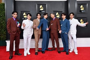 BTSはレッドカーペットで気絶 第64回グラミー賞で「バター」のスムーズなパフォーマンスを提供 - K-Pop News Inside