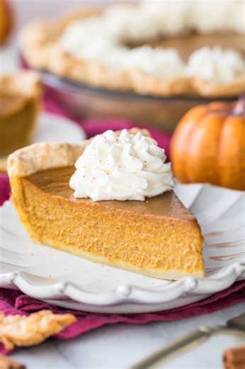 RECIPE: https://sugarspunrun.com/pumpkin-pie-recipe/ An easy pumpkin pie recipe, made completely from scratch! | Sugar Spun Run