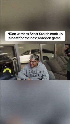 Scott storch making a beat in studio