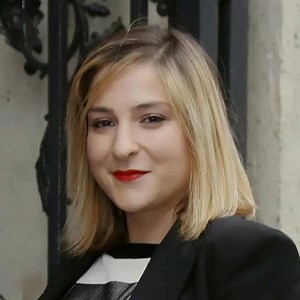 Casting La Rochelle/Saintes : Pour le tournage de la série " Je te promets ", avec Marilou Berry, directrice de casting caste des femmes et hommes, tous profils. On connait tous des proches qui adoreraient participer, alors faites leur savoir. | Figurants.com