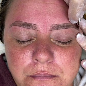 How to: Clean eyebrows with Henna | Keila Roque