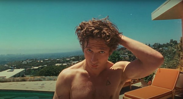 Jeremy Allen White’s Sizzling Calvin Klein Ad 2024