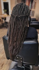 Ima's Real Dreadlocks transformation 🤎 She has beautiful long hair which has the perfect length to have dreadlocks created from! Dream Team, Suzanne and Diane joined forces once again to make Ima's dream become reality. 🥹 Not too much hair length was lost, except for some dreads at the front where her hair is thinner, but those can still fit in a ponytail so Ima didn't mind. 😉 Ima is blessed with quite a lot of hair, so the end result is this beautiful full head of dreadlocks! 🤎 Have fun try