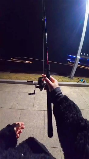 Single-hand control of the straight handle of the spinning reel for lure fishing.#lure #lurefishing #路亚 #luremaking