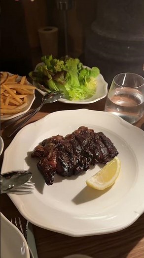 One of the most beautiful restaurants in melbourne 😍 📍Reine & La Rue, Melbourne CBD #melbourne