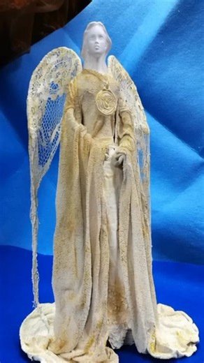 Anioł mixmediowy mojego autorstwa ożywiony przez AI #art #sztuka #mixmedia #anioł #angel #powertex #anielsko #anielskieskrzydła #anielski | Katarzyna Sorn