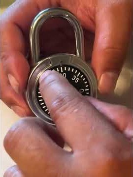 How to use a combination lock ￼