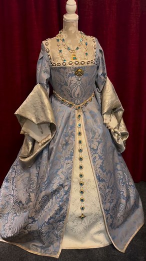 176 reactions · 14 shares | Another day, another beautiful colour! Queen consort necklace set and girdle belt in turquoise lake blue Jewellery by @theenchantedtudorrose, gown by @tudorroyaltyexperience | The Enchanted Tudor Rose | Facebook