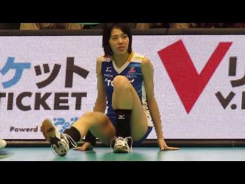 迫田さおり／迫田さおりのストレッチ。木村沙織のインタビューを添えて。／2017.3.4 トヨタ車体クインシーズ×東レアローズ Ｖリーグ女子神奈川大会ファイナル6