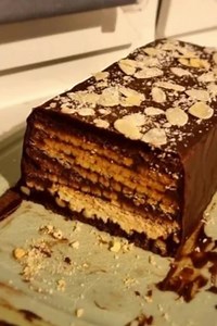 🍫🇩🇪 Kalter Hund (Kalte Schnauze) Ein klassischer Kuchen ohne Backen, der Generationen verbindet. Knusprige Keksschichten treffen auf eine kräftige Schokoladenmasse – gut gekühlt, schnittfest und einfach unwiderstehlich. Perfekt für Kindergeburtstage, Familienfeste oder wenn der Ofen kalt bleiben soll. | Teresla74