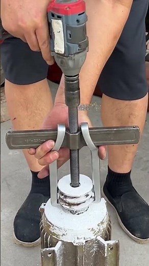 2-jaw gear Puller power drill to remove stuck machine components like pulleys or bearings#shortsfeed
