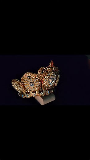 #femalepageantcrown #malepageantcrown #pageantcrowns #handmadecrowns #martinascrown