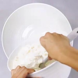 195K views · 124 reactions | This Magnolia Bakery Banana Pudding Recipe has layers of creamy pudding, bananas, and Nilla wafers. It’s heaven and way easier than you think! RECIPE: https://www.the-girl-who-ate-everything.com/magnolia-bakerys-famous-banana-pudding/ | The Girl Who Ate Everything | Facebook