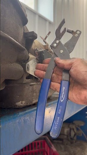 Neutral safety switch removal on a 4l60e #chevy #snapon #transmission ￼