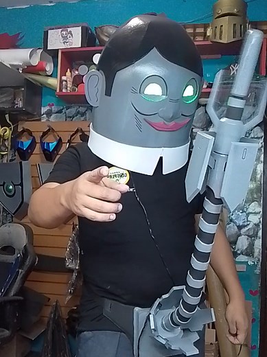 Cosplay Alien Serpo: Creaciones Peruanas y Luz LED