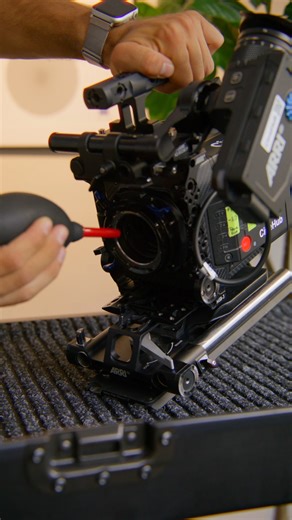 CineHub on Instagram: "ARRI Alexa Mini LF – Kinoästhetik in kompakter Form. Die Mini LF kombiniert das Beste aus großem Sensor, dynamischem Bildumfang und höchster Detailtreue. Klein genug für flexible Setups, stark genug, um echte Kinoqualität zu liefern. Für Projekte, die nicht nur Bilder zeigen, sondern Geschichten fühlen lassen. ✨ #ARRIAlexaMiniLF #Cinematography #FilmMaking #CineGear #CameraGear #FilmProduction #CineLife #FilmmakersLife #OnSet #CinemaLook #FullFrameCinema #CineCamera #Visua