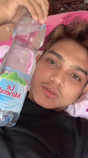 Memang segar dan menyehatkan ini le mineral, air yg paling steril di minum dan tdk serek di tenggorokan . Adakah 2 dus??#leminerale #lemineraleindonesia #fyp #xzyabc