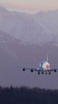 Boeing 747-409 Dreamlifter (LCF, Atlas Air) Landing on Runway 33 | CHS to ANC