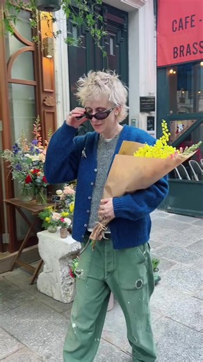 Back in Paris & checking out all the local flower shops💐 #paris #flowershop #floristlife #flowers #floral