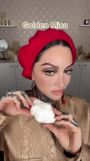 Diamond Eyes Makeup: Natural Mica Products for Glamorous Look